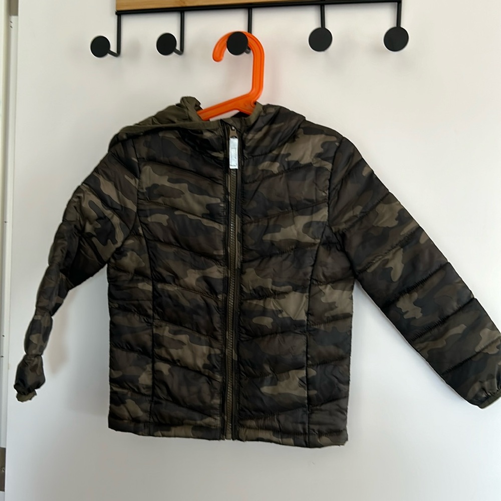 Like new camo light puffer for 4T boys